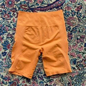 Alphalete biker short - large